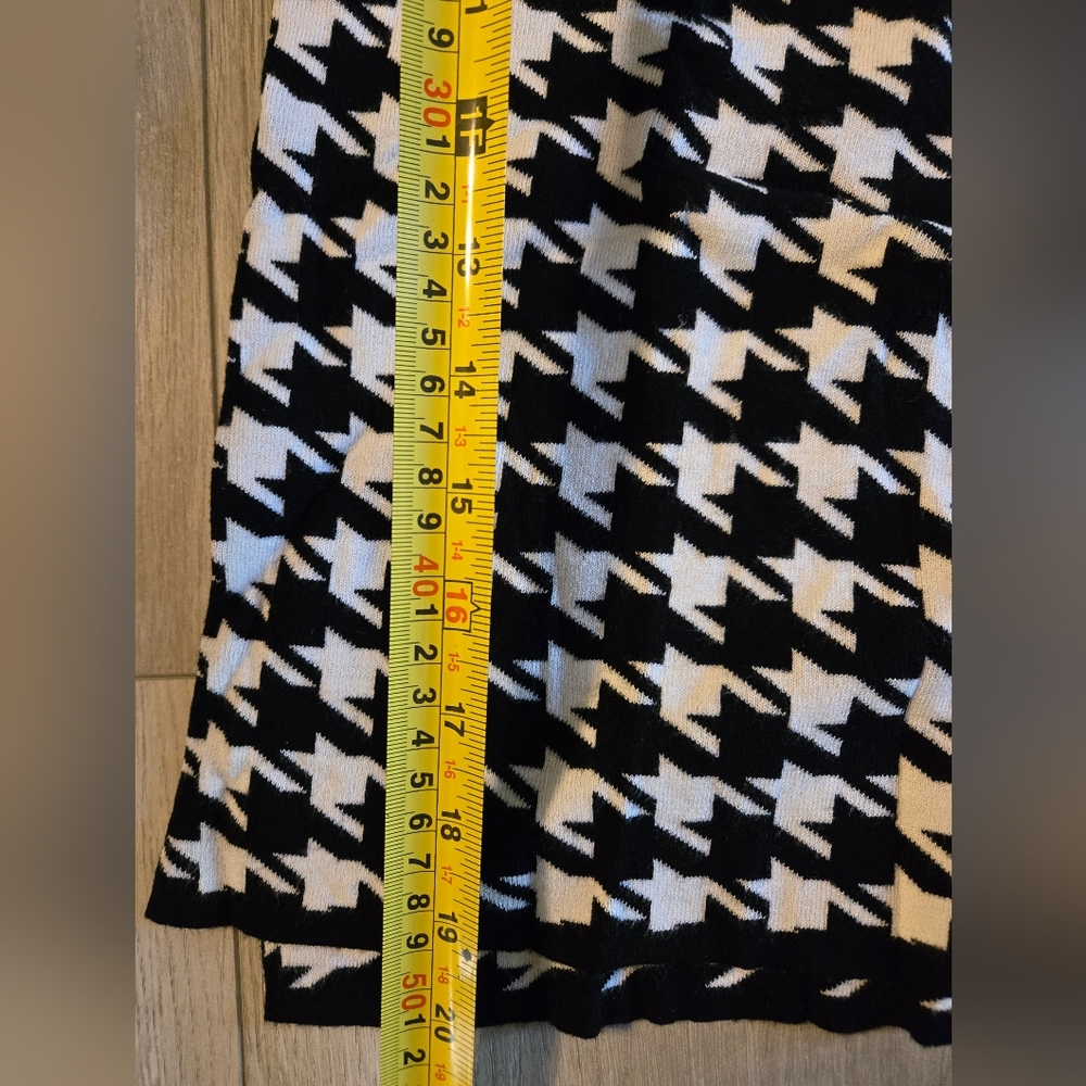 HUGO BOSS houndstooth short sleeve knitted top - Picture 7 of 7